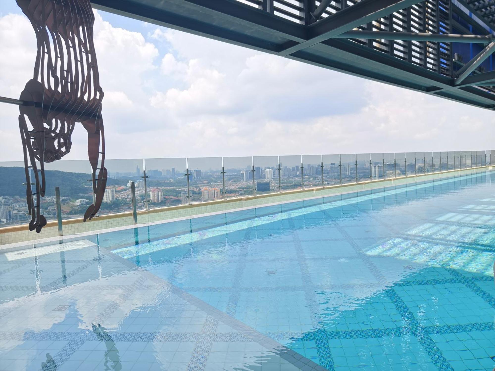 Mossaz Suites Empire City By Starwood เปอตาลิงจายา ภายนอก รูปภาพ